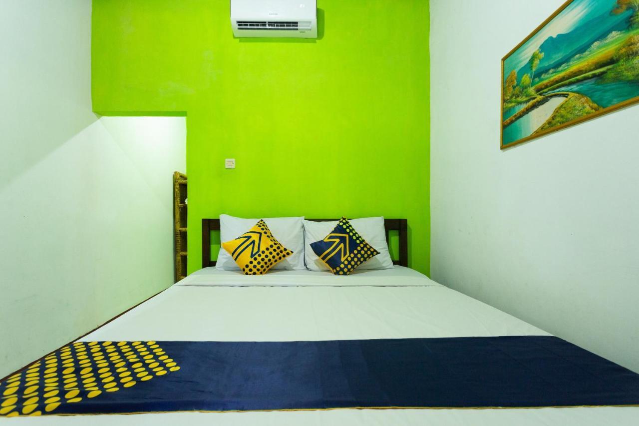 Spot On 1879 Lendang Homestay Мангсит Экстерьер фото
